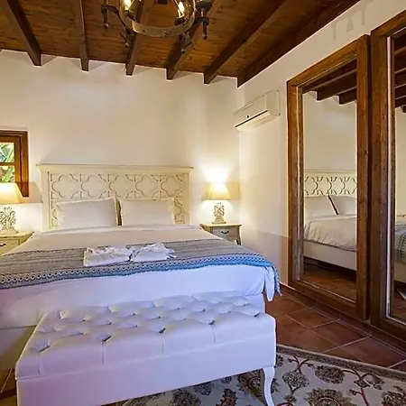 Hotel Saint Artemios And Oriental
